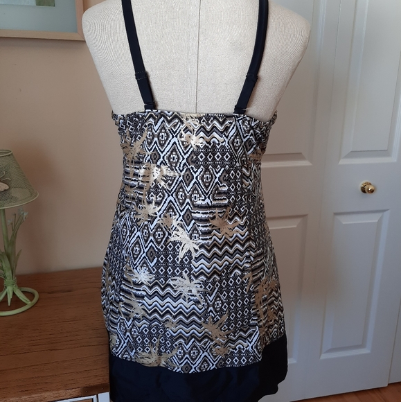 NWOT Beautiful swim dress / one-piece swimsuit - Picture 3 of 11